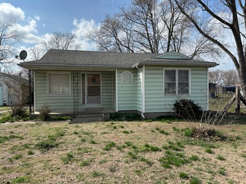 Photo of 107 Dewolf Street, Odin, IL 62870 (MLS # 12588893)