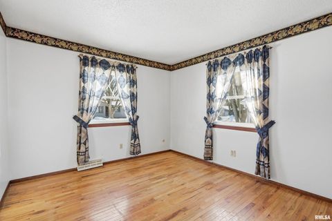 Tiny photo for 1110 HILLANDALE Road, Davenport, IA 52804 (MLS # QC4270092)