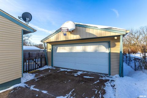 Tiny photo for 1110 HILLANDALE Road, Davenport, IA 52804 (MLS # QC4270092)