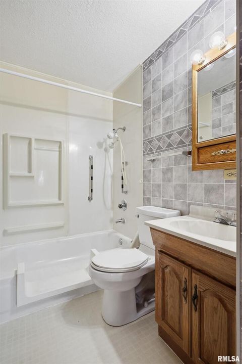 Tiny photo for 1110 HILLANDALE Road, Davenport, IA 52804 (MLS # QC4270092)