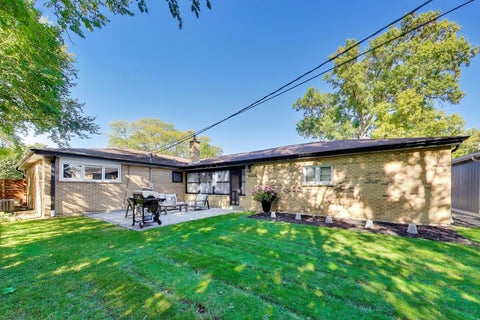Tiny photo for 517 S Pine Street, Mount Prospect, IL 60056 (MLS # 12787676)