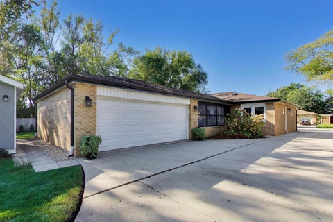 Tiny photo for 517 S Pine Street, Mount Prospect, IL 60056 (MLS # 12787676)