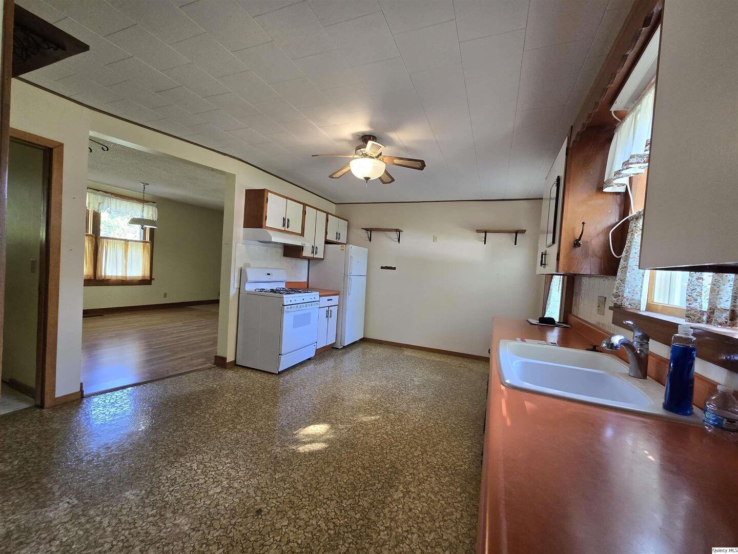 401 Ravenscroft Ave.