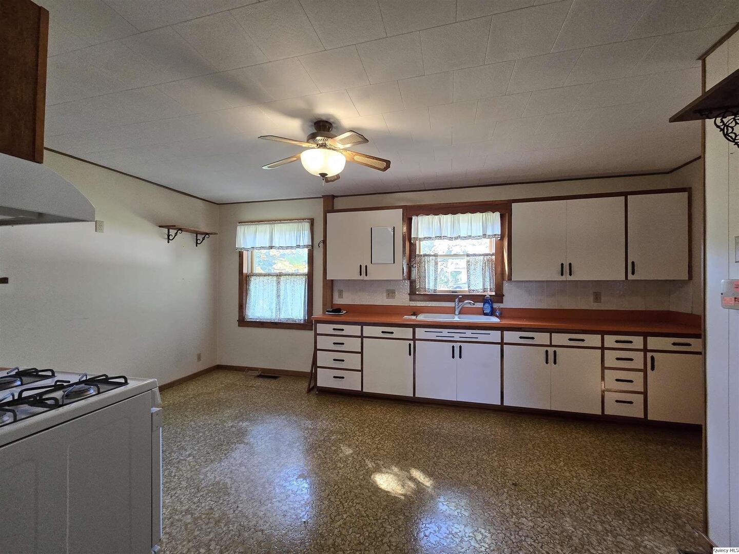 401 Ravenscroft Ave.