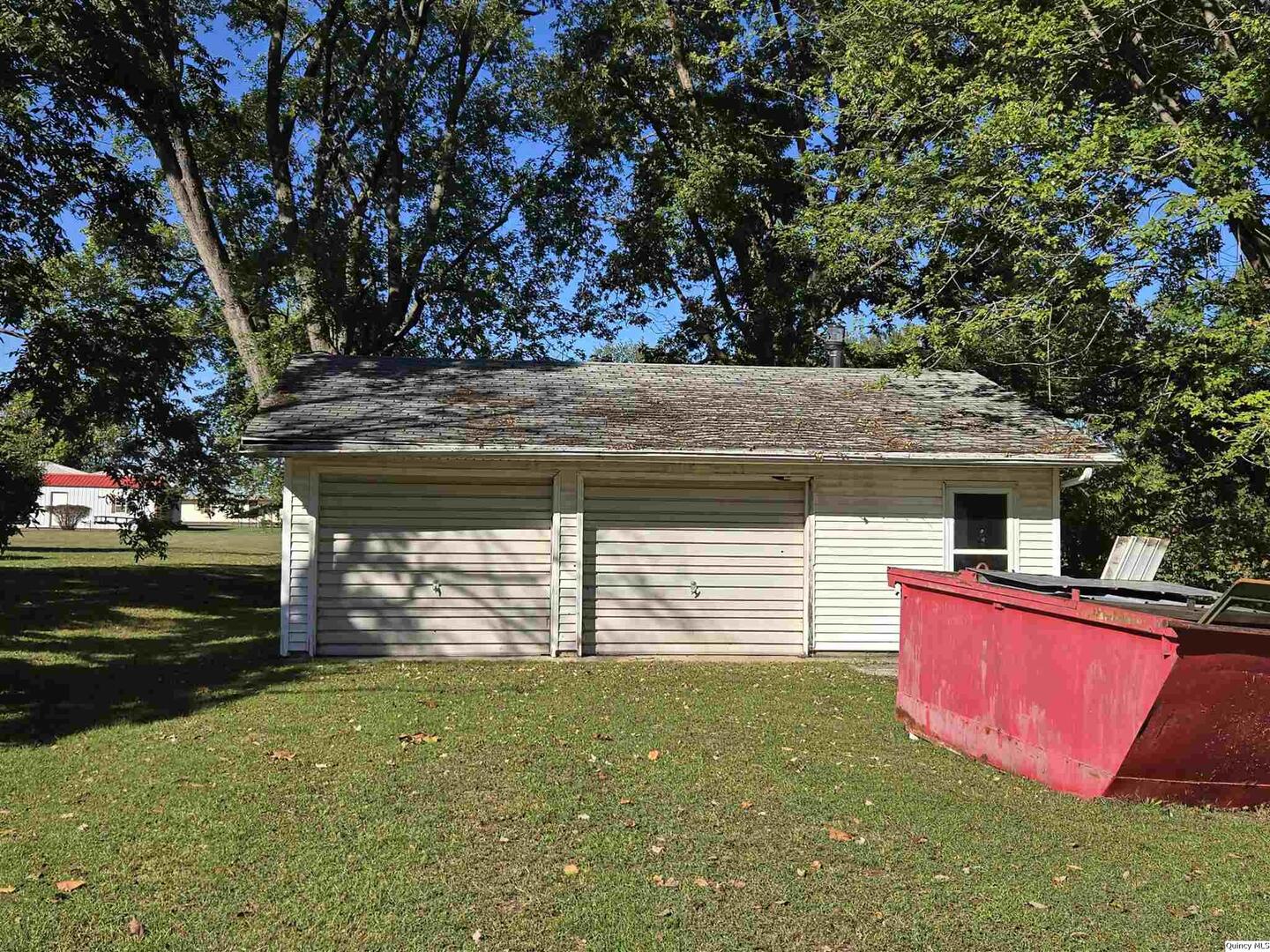 401 Ravenscroft Ave.