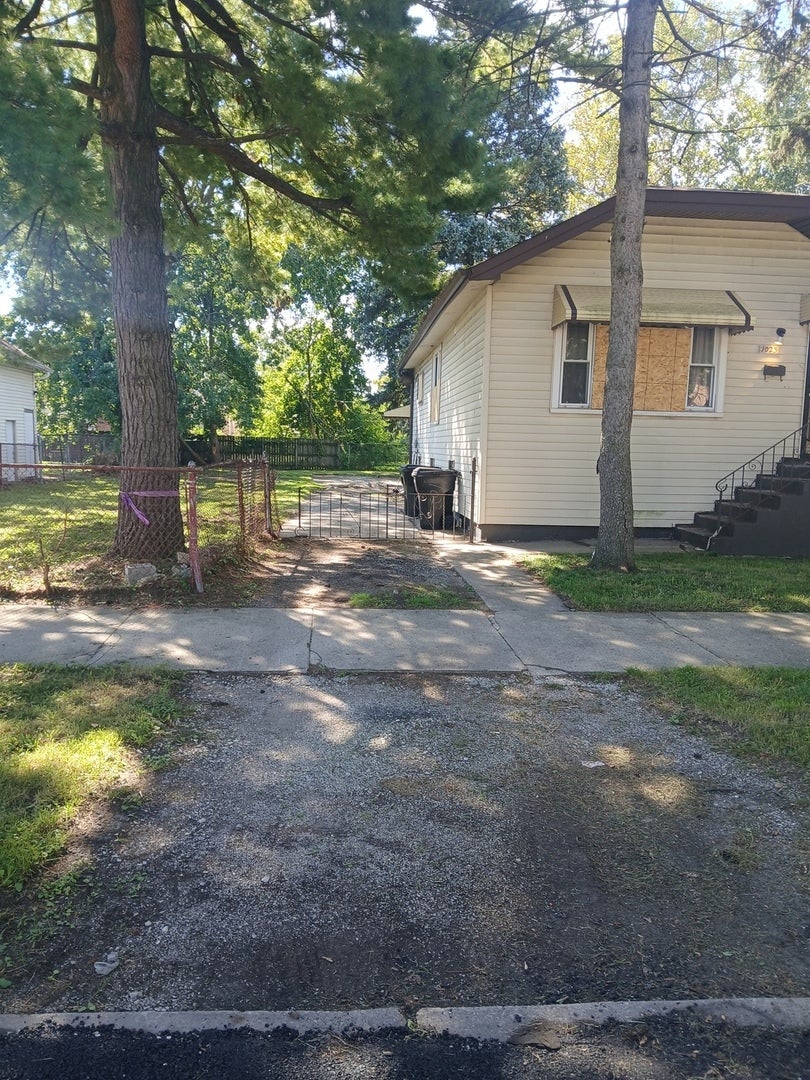 1023 W 104th Street