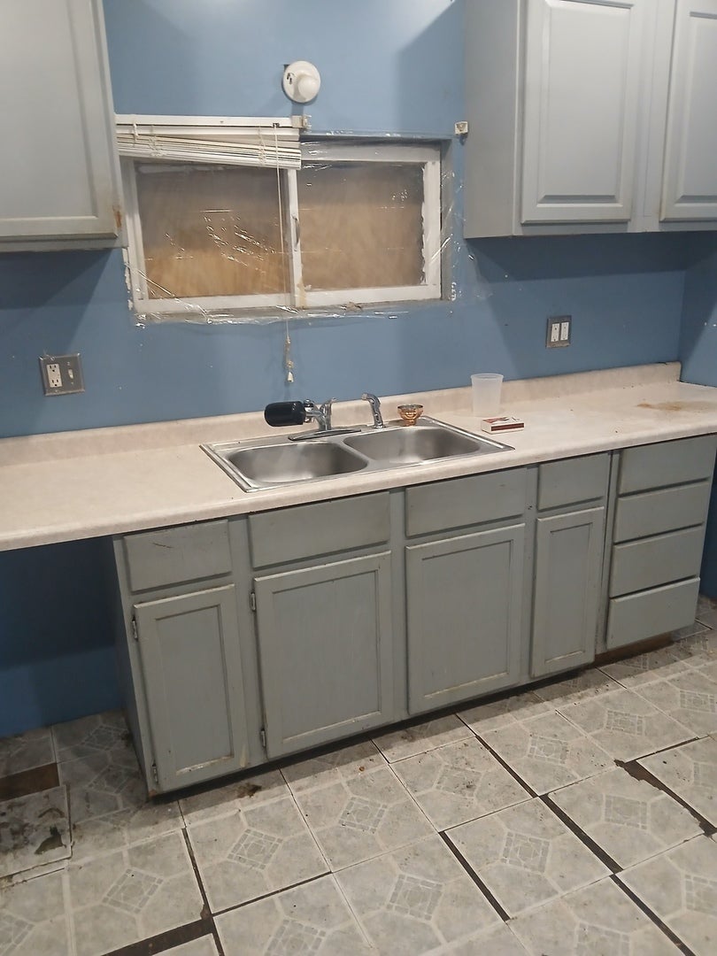 1023 W 104th Street