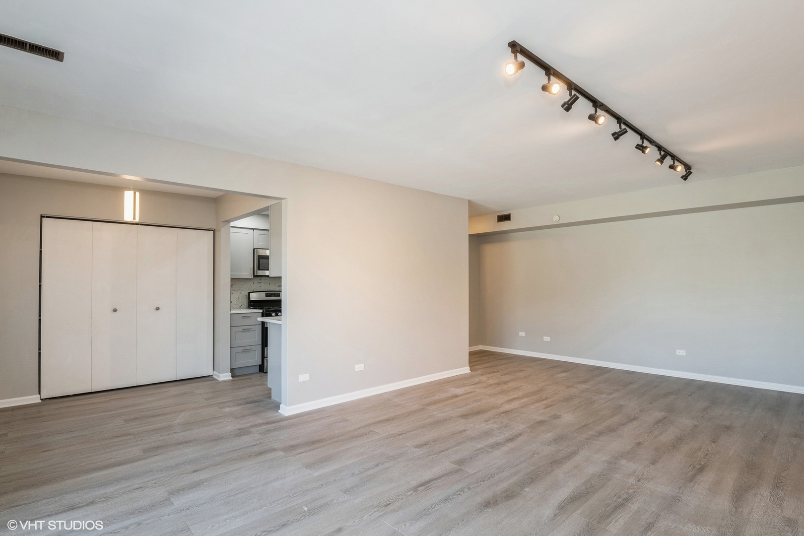 100 CLUBHOUSE Lane 301