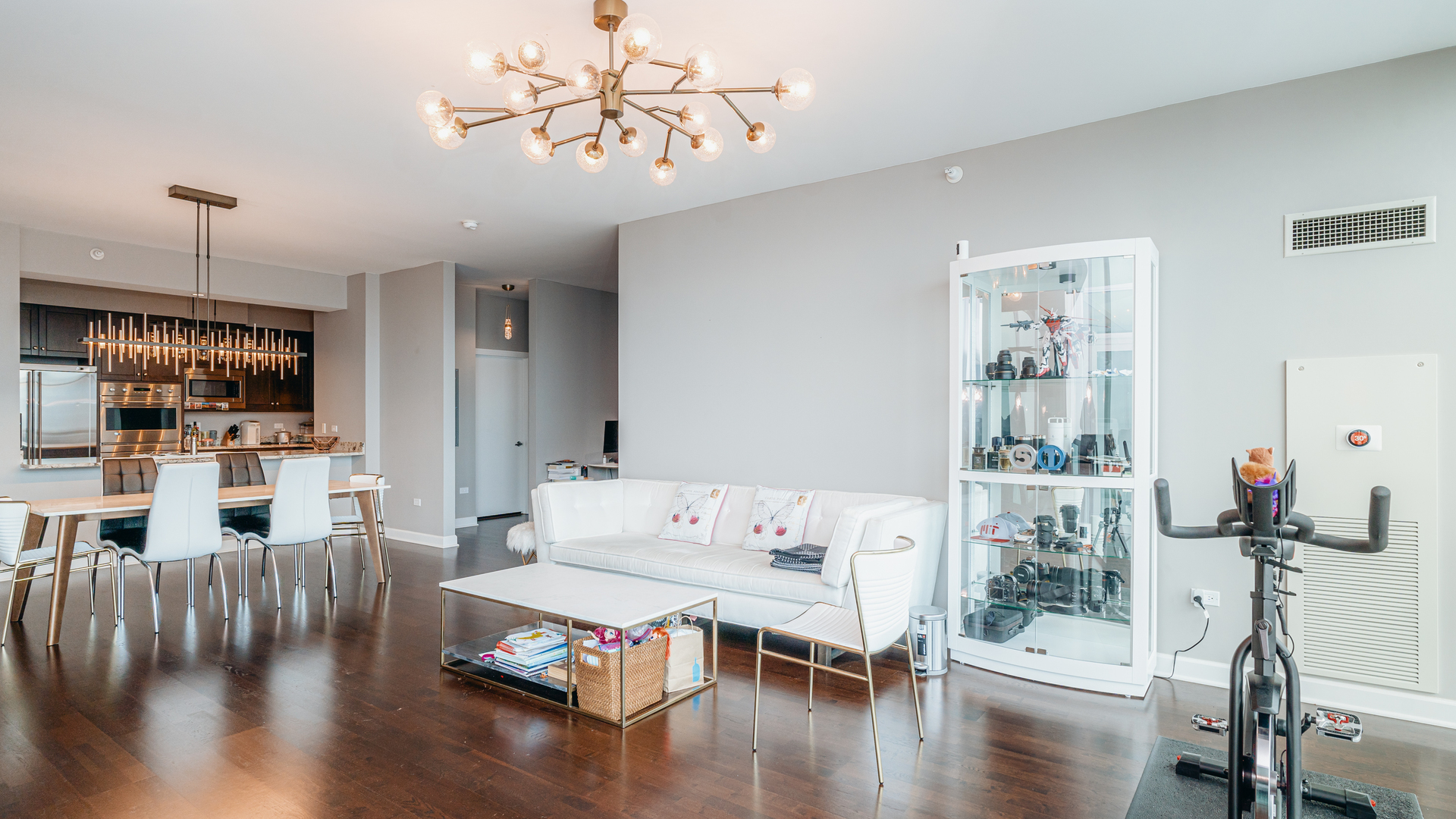 1201 S Prairie Avenue 3502