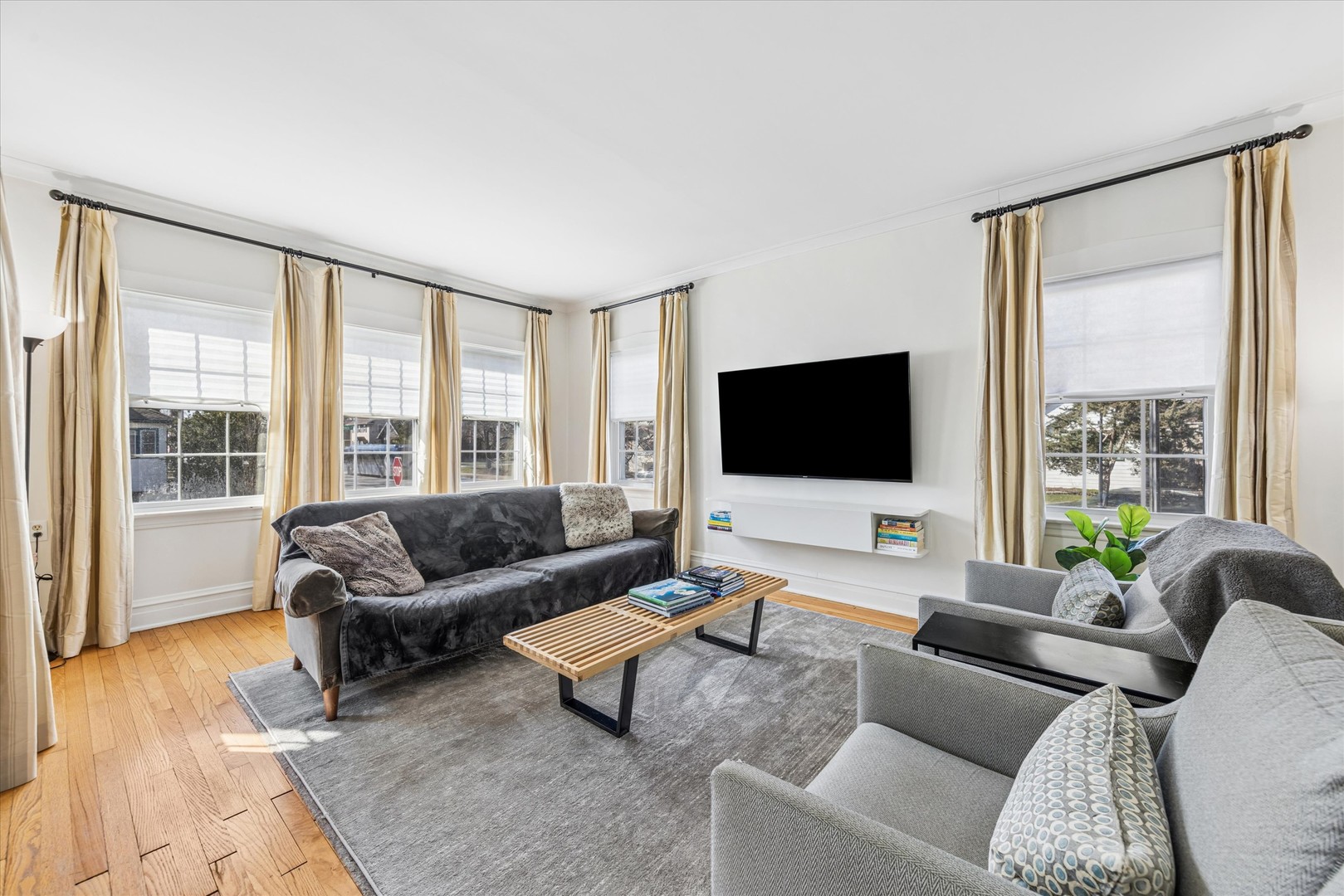 293 N Illinois Street