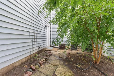 Tiny photo for 6605 Oakwood Manor Drive, Crystal Lake, IL 60012 (MLS # 12425088)