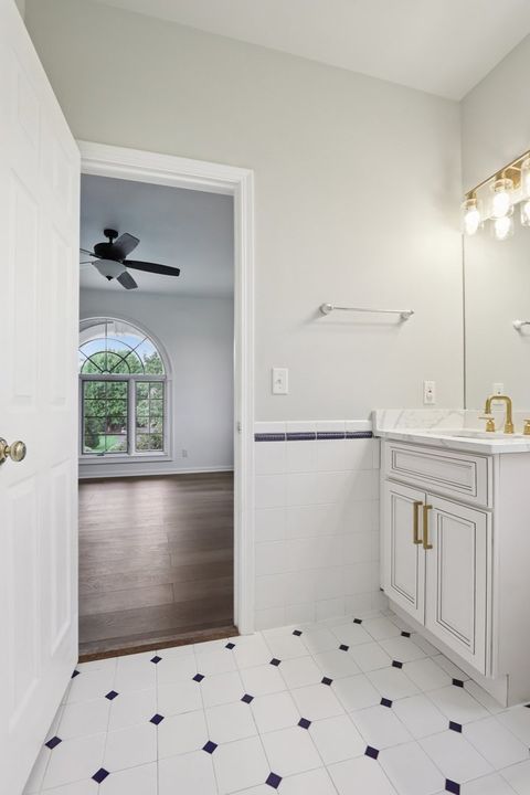 Tiny photo for 6605 Oakwood Manor Drive, Crystal Lake, IL 60012 (MLS # 12425088)