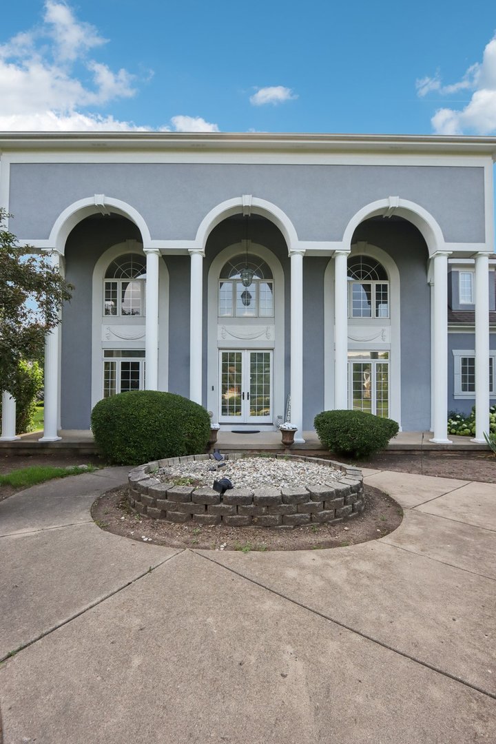 6605 Oakwood Manor Drive