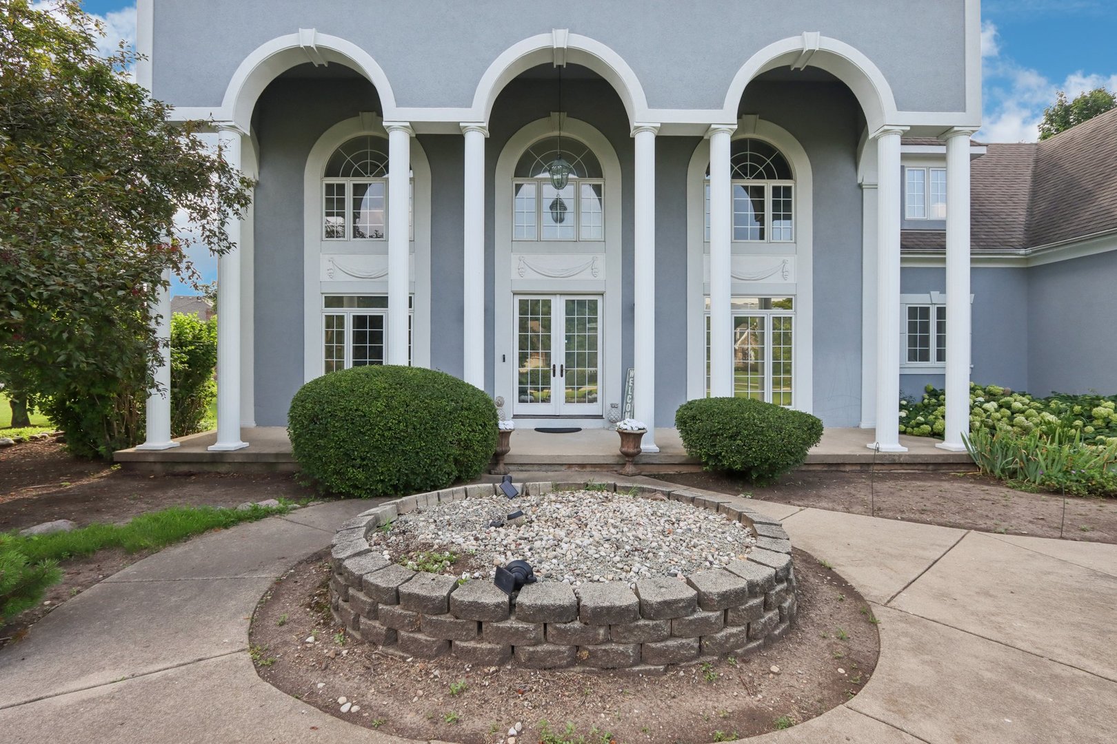 6605 Oakwood Manor Drive