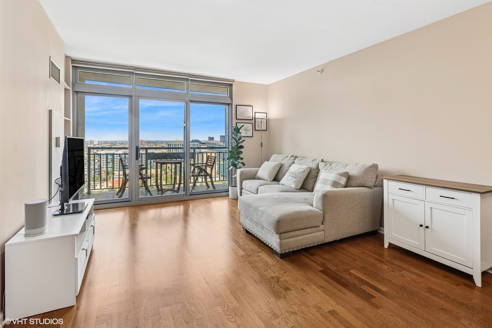125 S Jefferson Street 2110