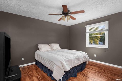 Tiny photo for 2506 E 35TH Street Court, Davenport, IA 52807 (MLS # QC4268753)