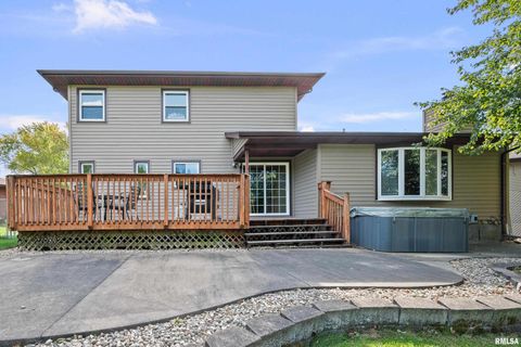 Tiny photo for 2506 E 35TH Street Court, Davenport, IA 52807 (MLS # QC4268753)