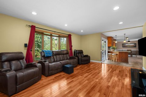 Tiny photo for 2506 E 35TH Street Court, Davenport, IA 52807 (MLS # QC4268753)