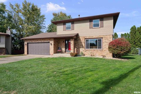 Photo of 2506 E 35TH Street Court, Davenport, IA 52807 (MLS # QC4268753)