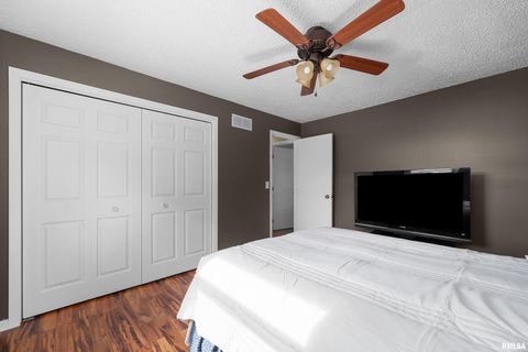 Tiny photo for 2506 E 35TH Street Court, Davenport, IA 52807 (MLS # QC4268753)