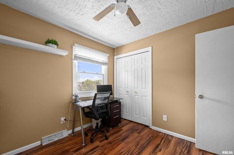 Tiny photo for 2506 E 35TH Street Court, Davenport, IA 52807 (MLS # QC4268753)