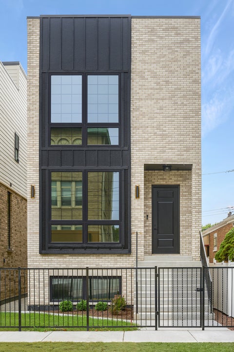 Photo of 513 W 28th Place, Chicago, IL 60616 (MLS # 12770974)