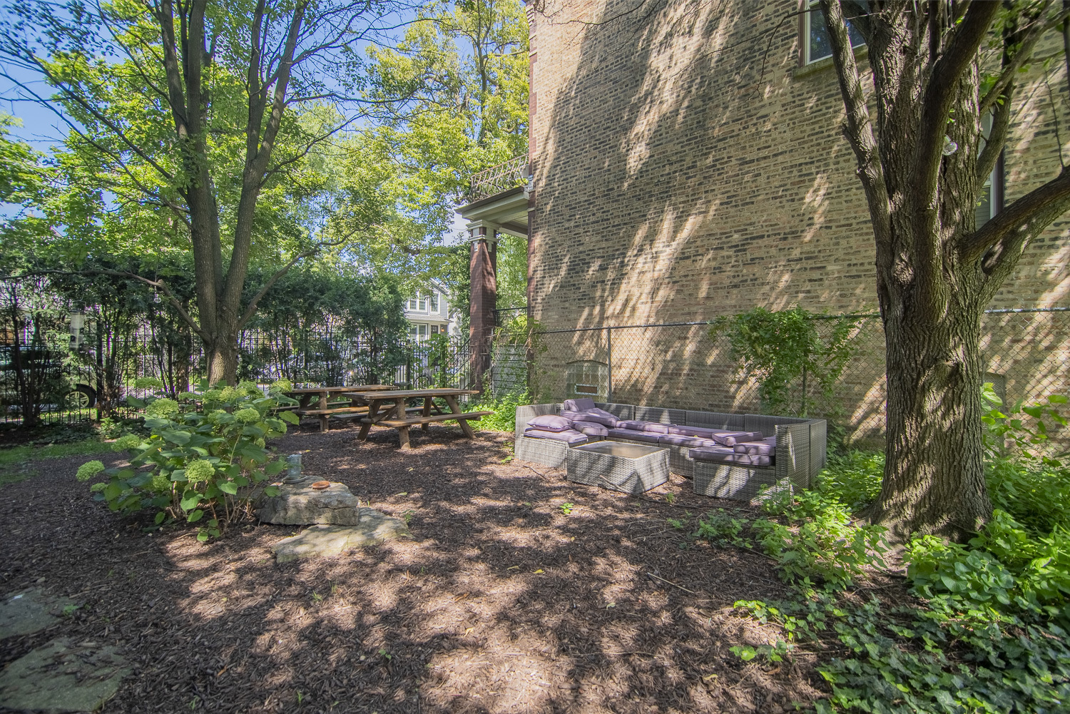 3427 W Shakespeare Avenue 2B