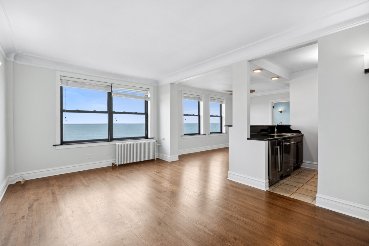 1205 W Sherwin Avenue 805