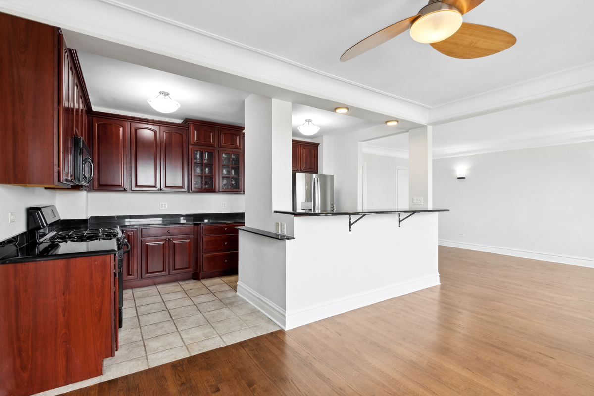 1205 W Sherwin Avenue 805