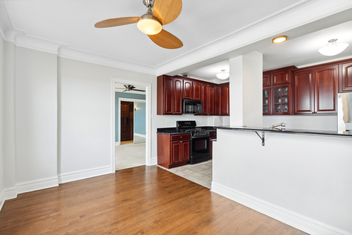 1205 W Sherwin Avenue 805