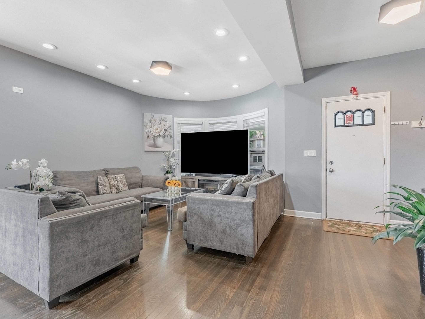 27 N Lockwood Avenue