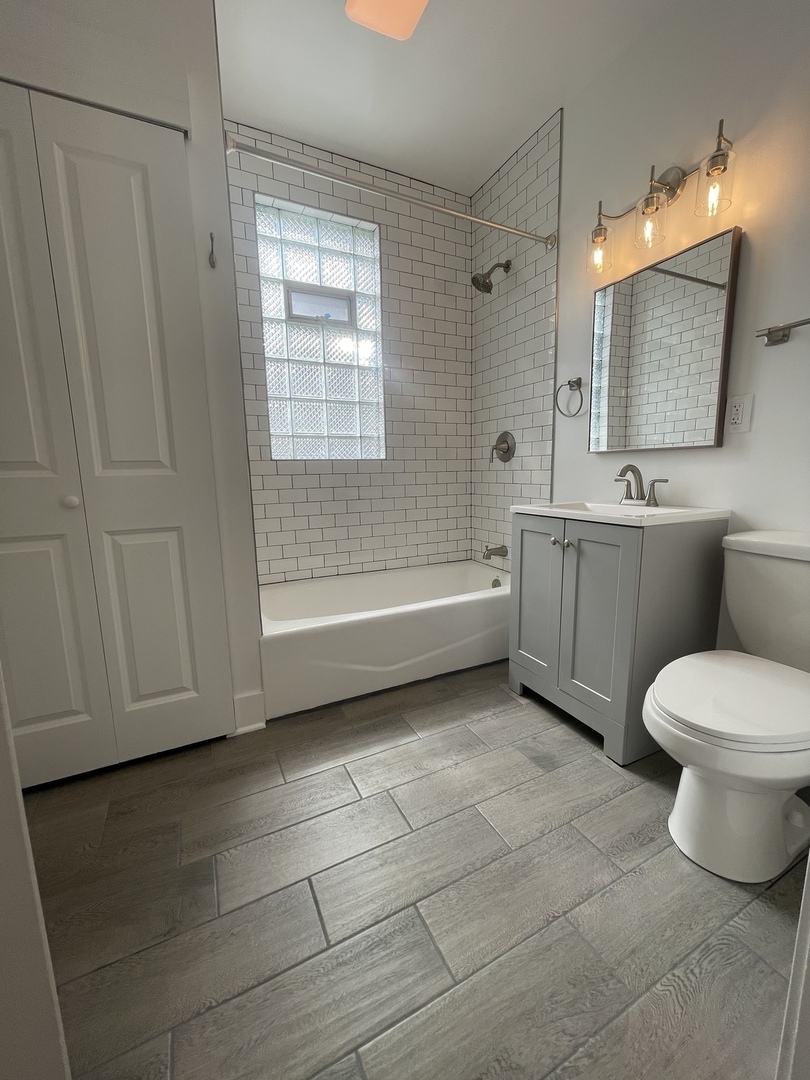 Chicago, Illinois 60647, United States, 3 Bedrooms Bedrooms, ,1 BathroomBathrooms,Residential,Active,215220