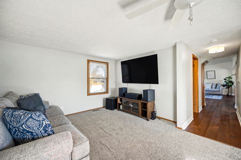 Tiny photo for 123 Heather Lane, Streamwood, IL 60107 (MLS # 12572315)