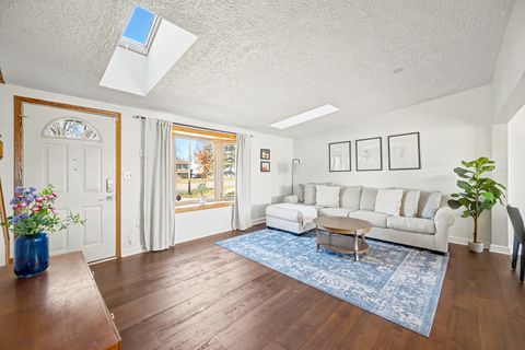 Tiny photo for 123 Heather Lane, Streamwood, IL 60107 (MLS # 12572315)