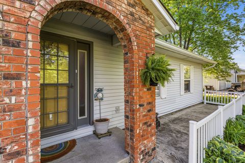 Tiny photo for 505 S Vine Street, Camargo, IL 61919 (MLS # 12631545)