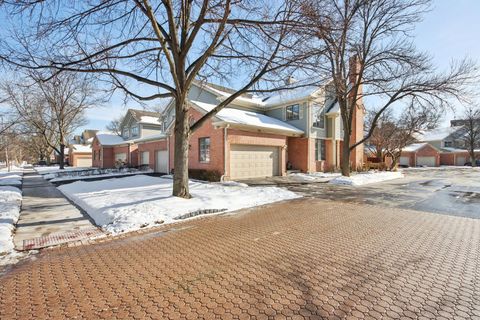 Photo of 301 E Evergreen Avenue, Mount Prospect, IL 60056 (MLS # 12560772)