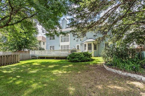 Tiny photo for 251 Cimarron Road, Lombard, IL 60148 (MLS # 12455701)
