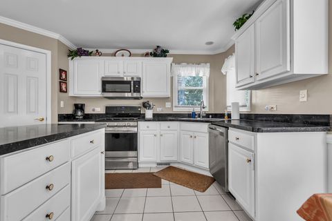 Tiny photo for 251 Cimarron Road, Lombard, IL 60148 (MLS # 12455701)