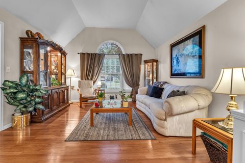 Tiny photo for 251 Cimarron Road, Lombard, IL 60148 (MLS # 12455701)