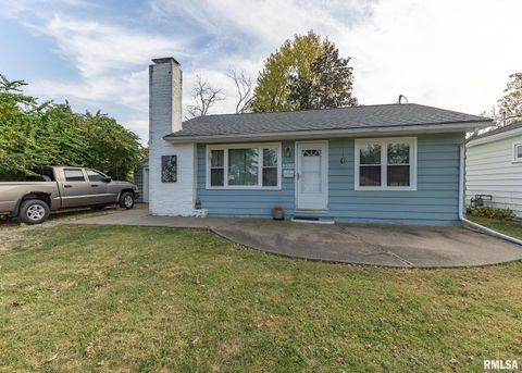 Photo of 3525 CLEVELAND Street, Clinton, IA 52732 (MLS # QC4267720)