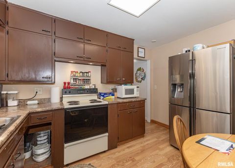 Tiny photo for 3525 CLEVELAND Street, Clinton, IA 52732 (MLS # QC4267720)