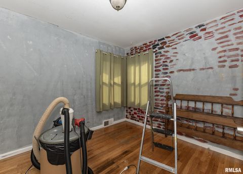 Tiny photo for 3525 CLEVELAND Street, Clinton, IA 52732 (MLS # QC4267720)