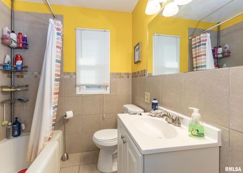 Tiny photo for 3525 CLEVELAND Street, Clinton, IA 52732 (MLS # QC4267720)