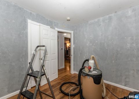 Tiny photo for 3525 CLEVELAND Street, Clinton, IA 52732 (MLS # QC4267720)