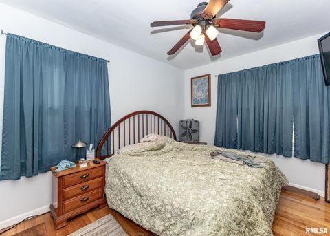 Tiny photo for 3525 CLEVELAND Street, Clinton, IA 52732 (MLS # QC4267720)