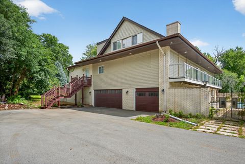 Photo of 2S365 Milton Avenue, Glen Ellyn, IL 60137 (MLS # 12502762)