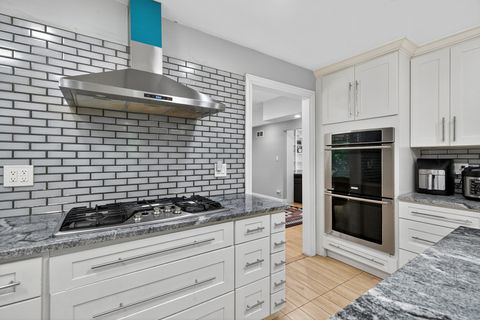 Tiny photo for 2S365 Milton Avenue, Glen Ellyn, IL 60137 (MLS # 12502762)