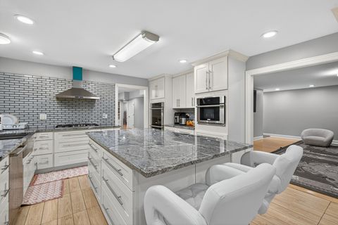 Tiny photo for 2S365 Milton Avenue, Glen Ellyn, IL 60137 (MLS # 12502762)