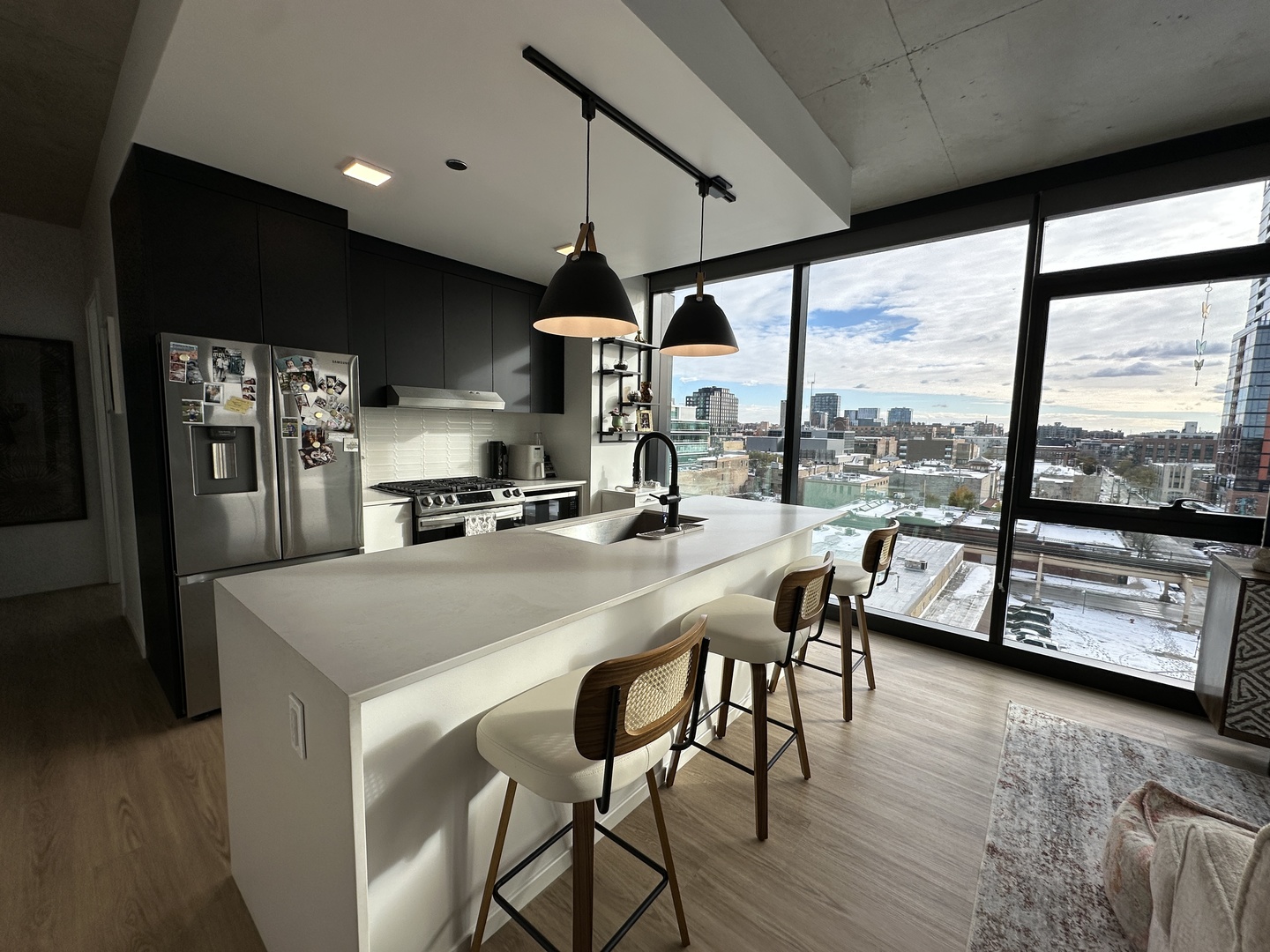 225 N Elizabeth Street 709