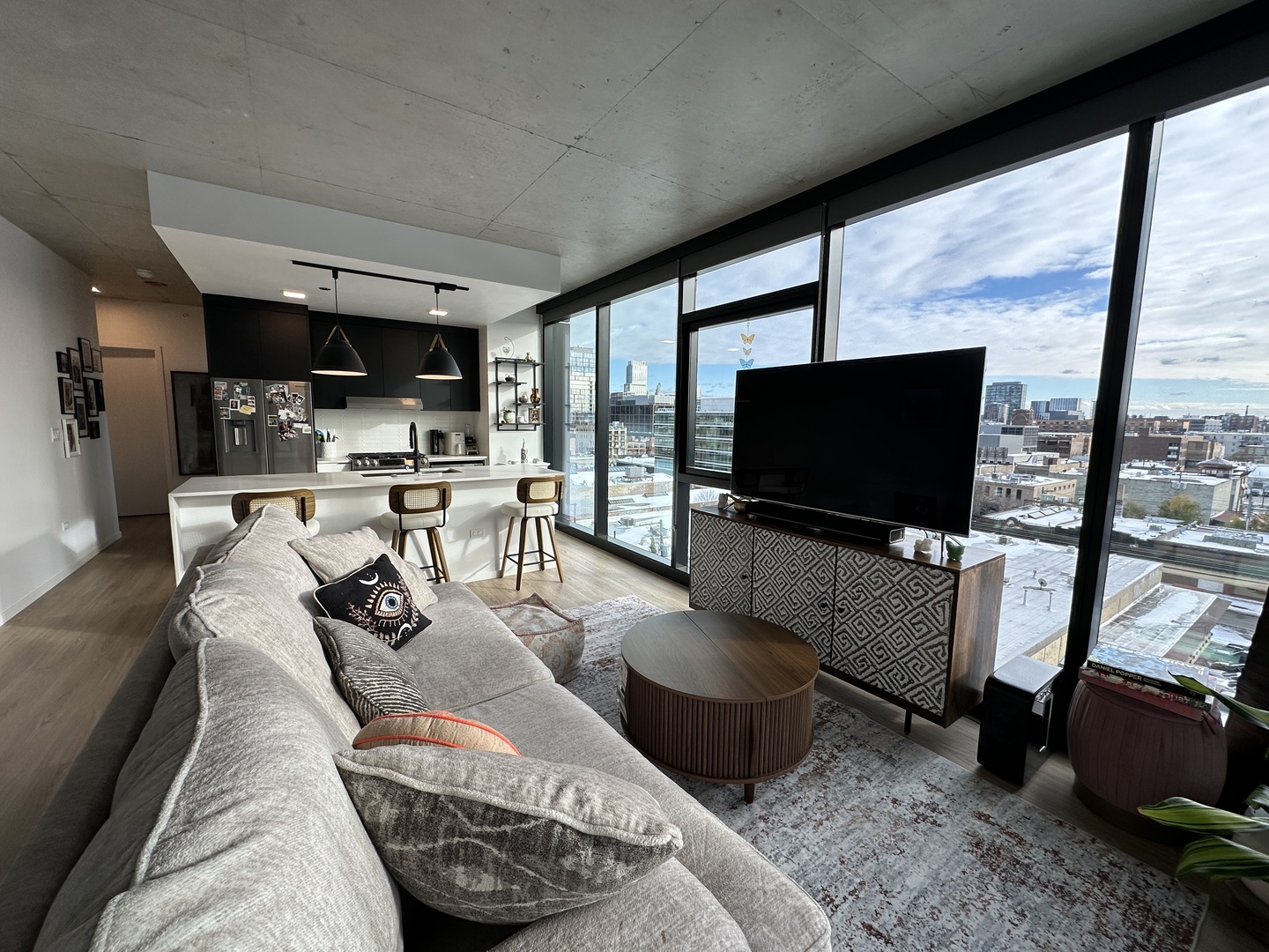 225 N Elizabeth Street 709